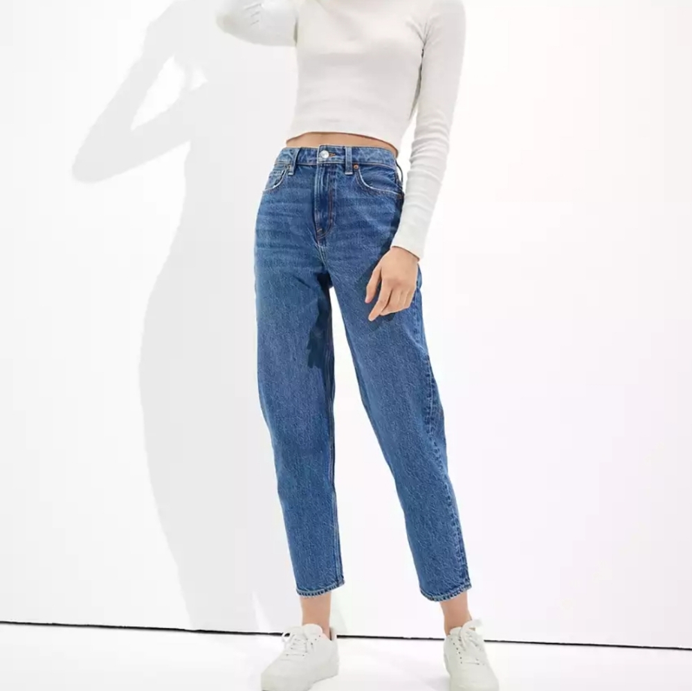 AE / Mom Straight Jeans